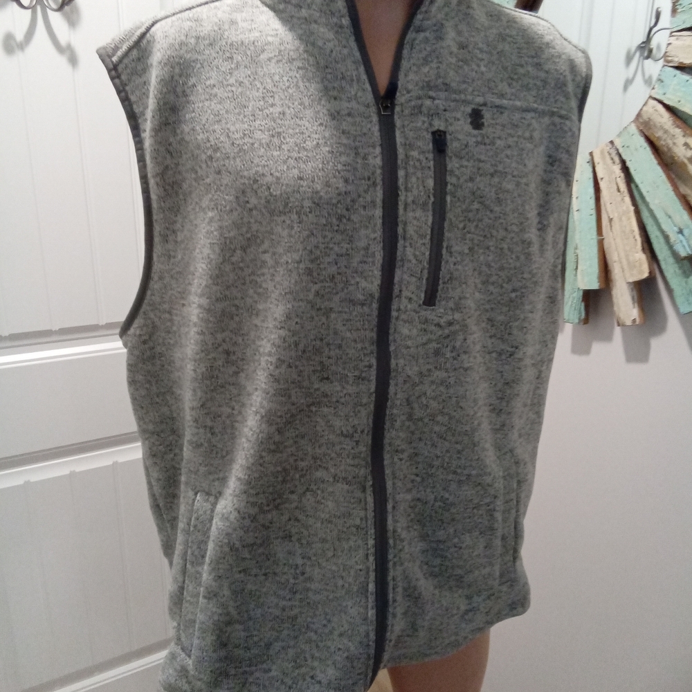 2-$10... Izod Men's Size XL Gray Fleece Zippered Vest